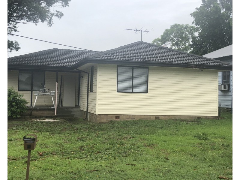 4 Geer Street, Raymond Terrace NSW 2324