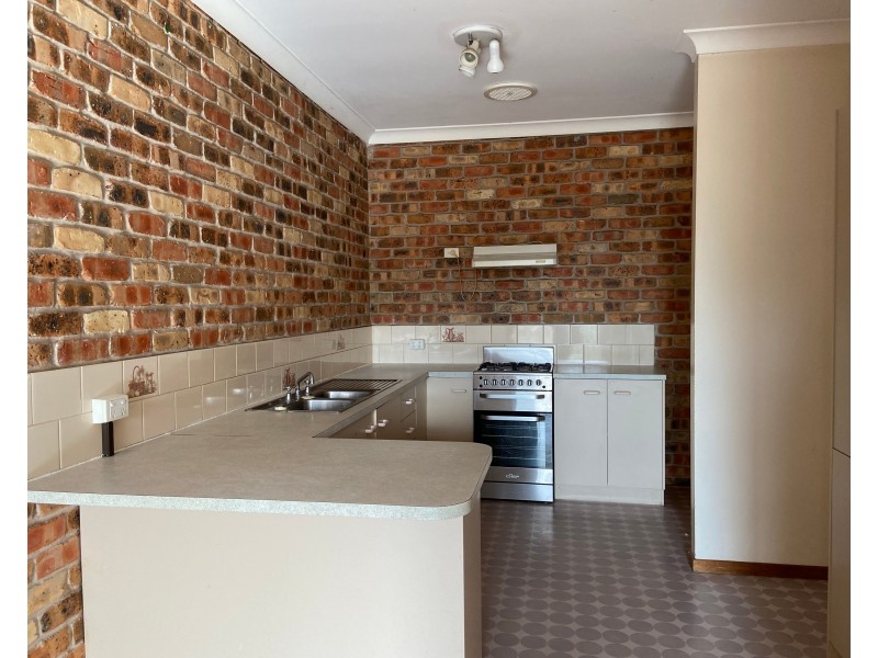 8 Baker Drive, Tenambit NSW 2323