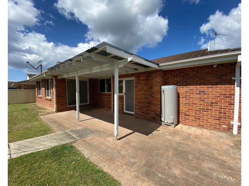 8 Falcon Place, Raymond Terrace NSW 2324