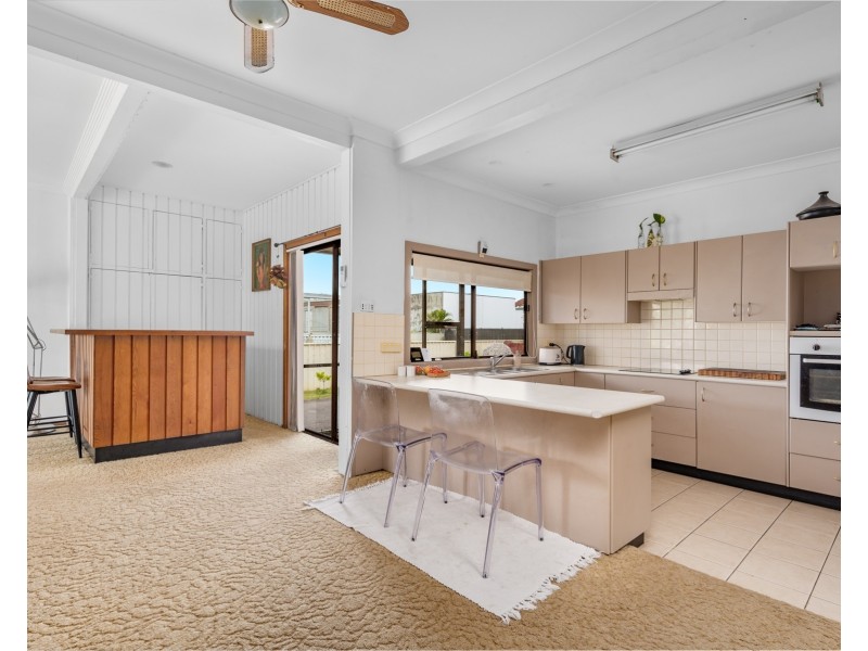 6 Sturgeon Street North, Raymond Terrace NSW 2324