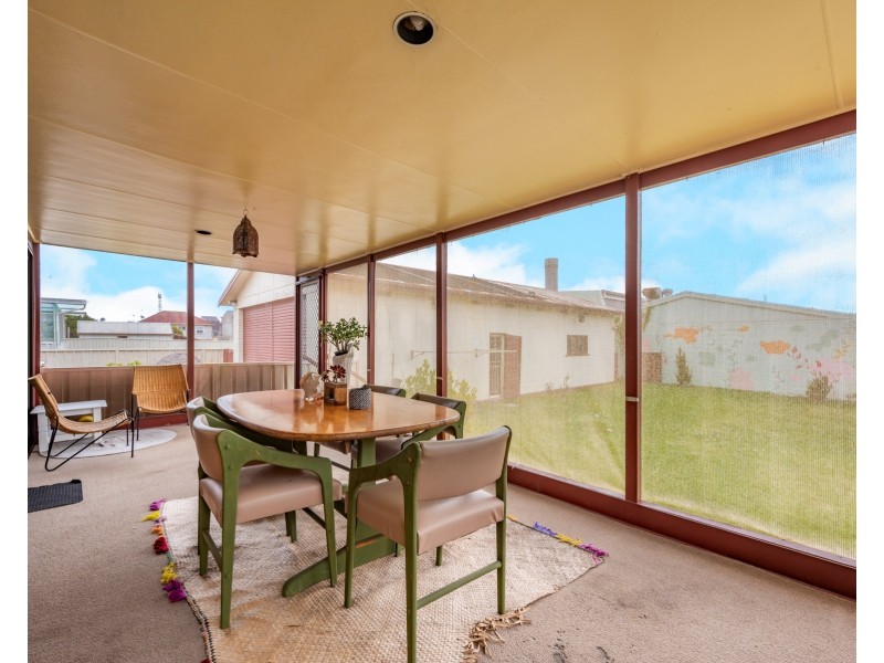 6 Sturgeon Street North, Raymond Terrace NSW 2324