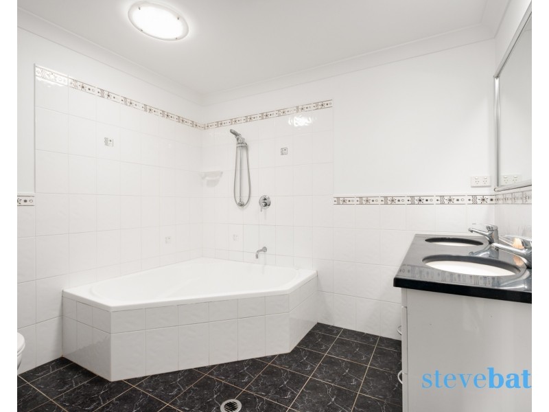 4 Cobham Close, Raymond Terrace NSW 2324