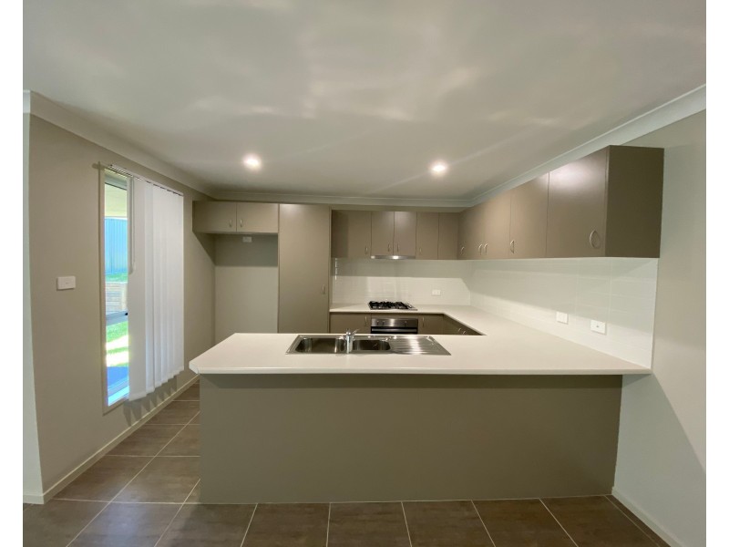 1/2 Halloran Way, Raymond Terrace NSW 2324