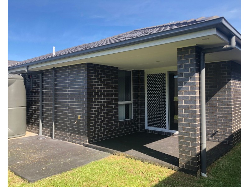 1/2 Halloran Way, Raymond Terrace NSW 2324