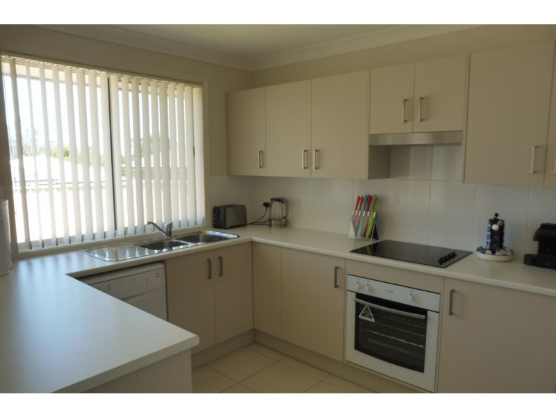 8 Doreen Court, West Nowra NSW 2541