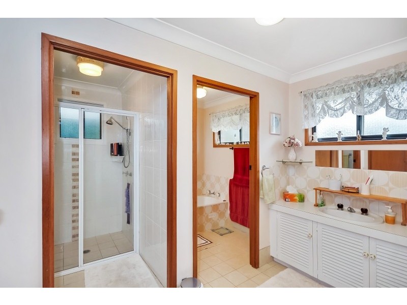 5 Ringbalin Crescent, Bomaderry NSW 2541