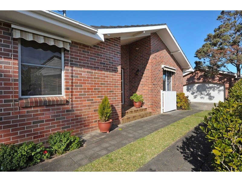 5 Lynmouth Grove, Bomaderry NSW 2541