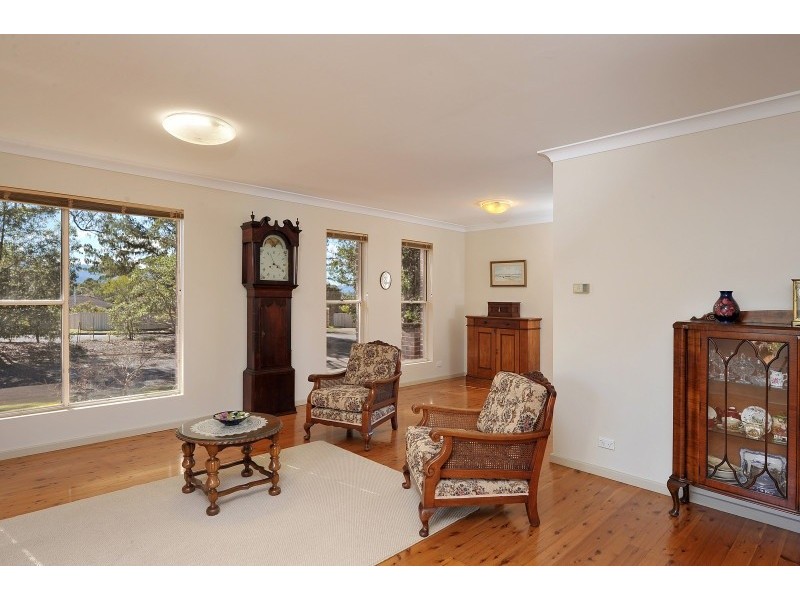 5 Lynmouth Grove, Bomaderry NSW 2541