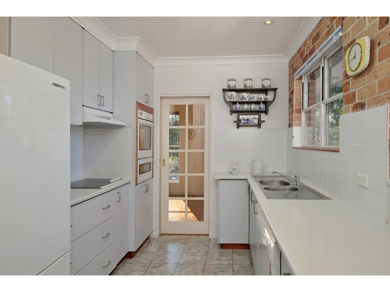 5 Lynmouth Grove, Bomaderry NSW 2541