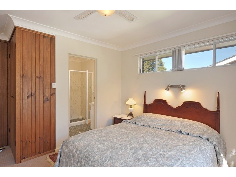 5 Lynmouth Grove, Bomaderry NSW 2541