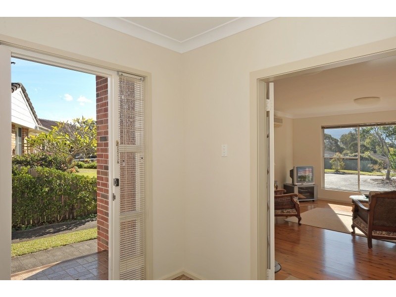 5 Lynmouth Grove, Bomaderry NSW 2541