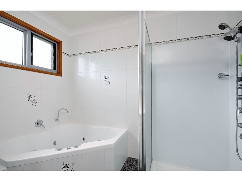 10 Fuchsia Crescent, Bomaderry NSW 2541