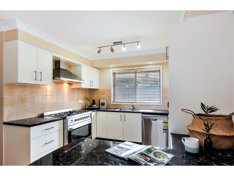 1 Mulgen Crescent, Bomaderry NSW 2541