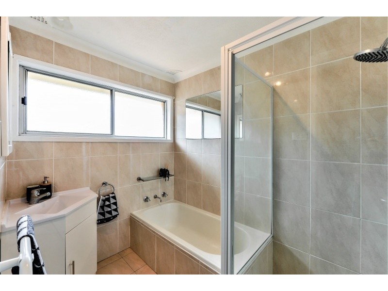 1 Mulgen Crescent, Bomaderry NSW 2541