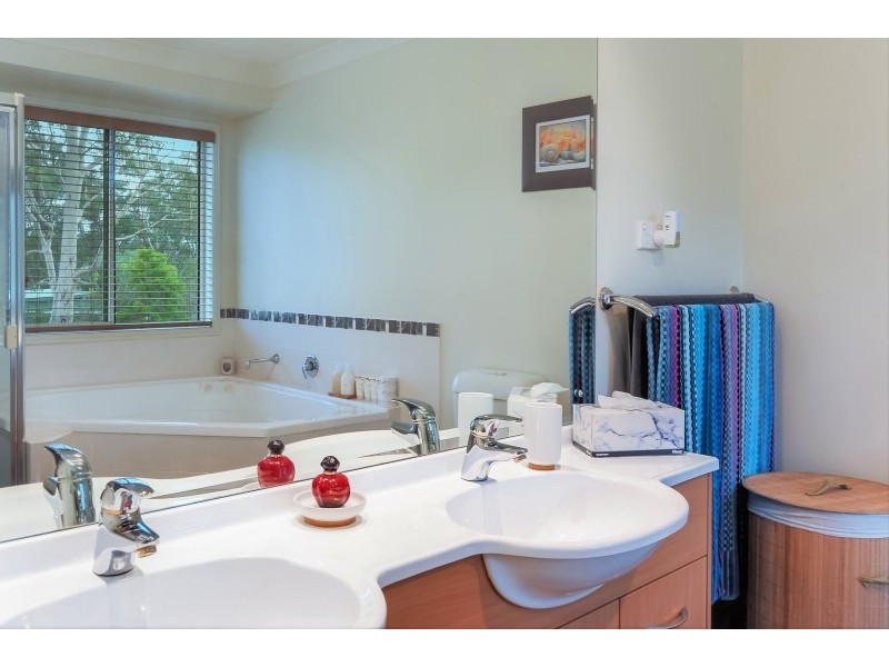 11 Stapleton Street, Falls Creek NSW 2540