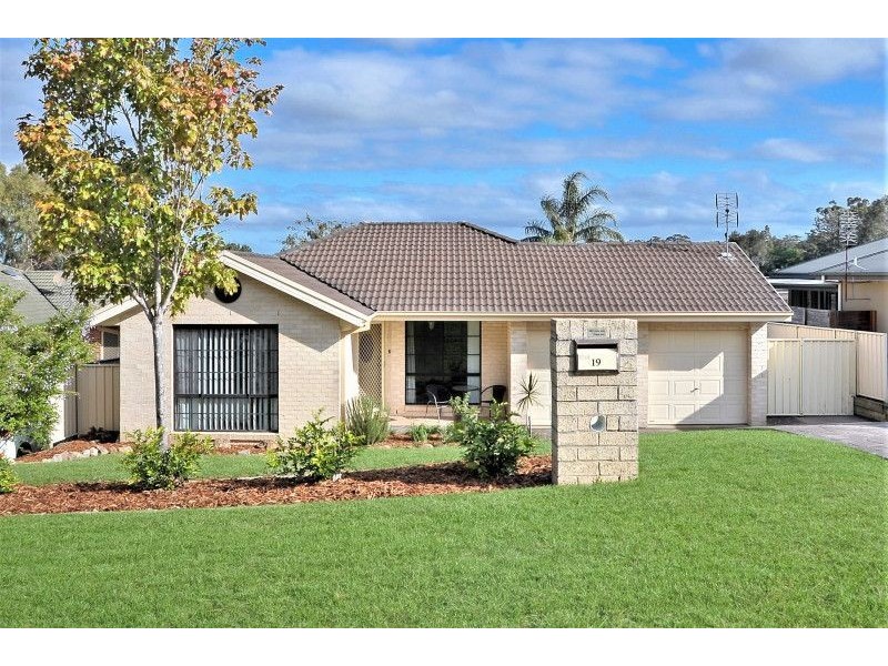 19 Lydon Crescent, West Nowra NSW 2541