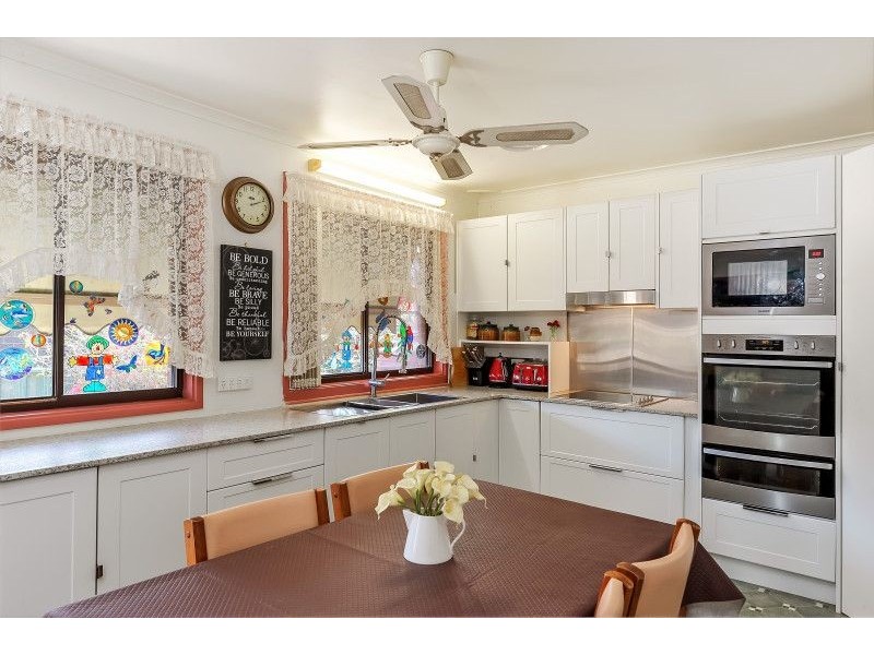 10 Camellia Grove, Bomaderry NSW 2541