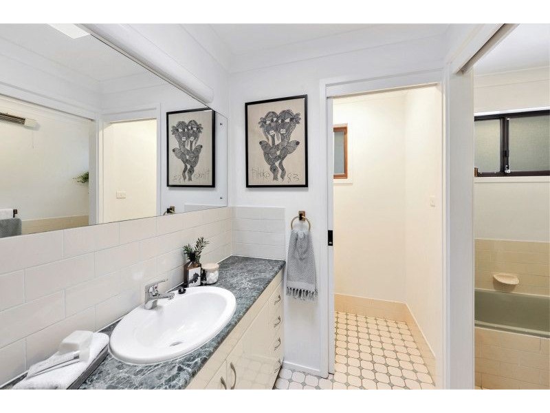 40 Brinawarr Street, Bomaderry NSW 2541