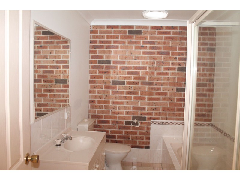 2/2 Maleen Street, Bomaderry NSW 2541