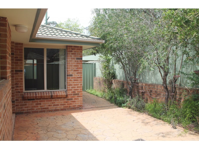 2/2 Maleen Street, Bomaderry NSW 2541
