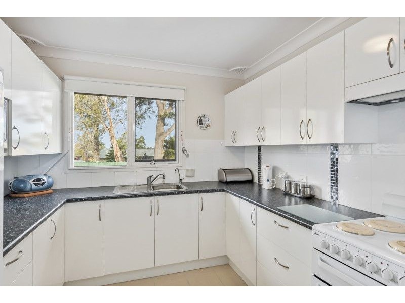 6 Neale Place, Bomaderry NSW 2541