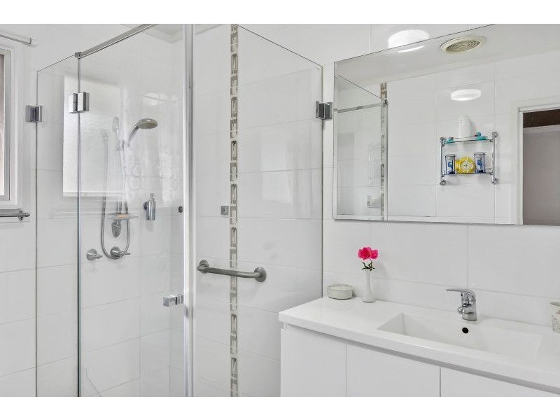 6 Neale Place, Bomaderry NSW 2541