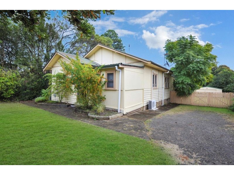 7 Brinawarr Street, Bomaderry NSW 2541