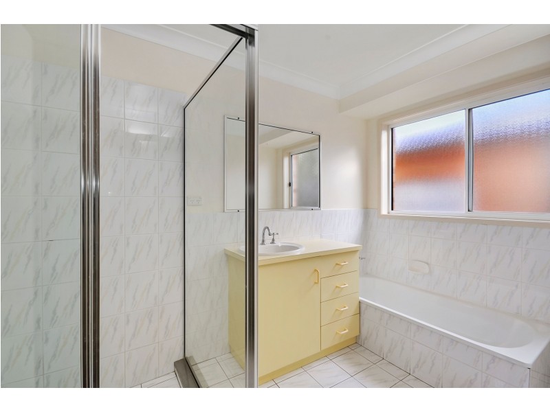 33 Lyrebird Drive, Nowra NSW 2541