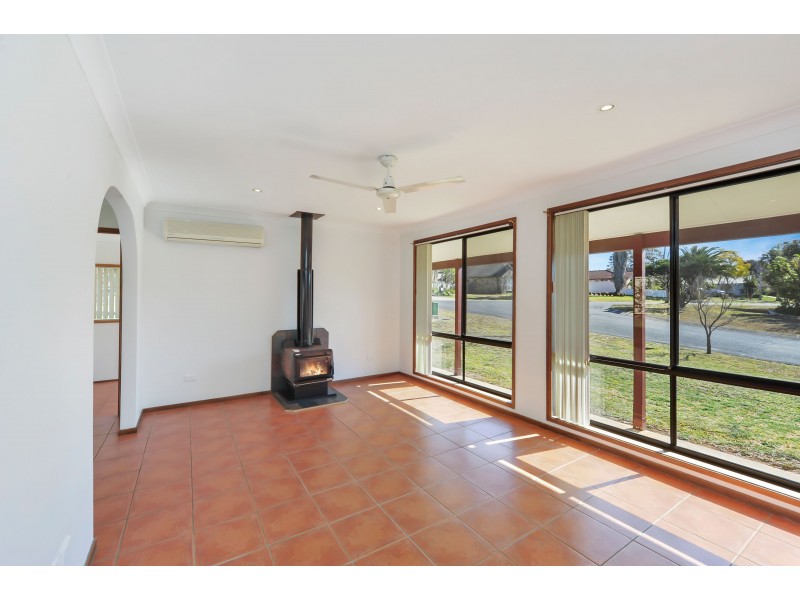 18 Rannoch Drive, West Nowra NSW 2541