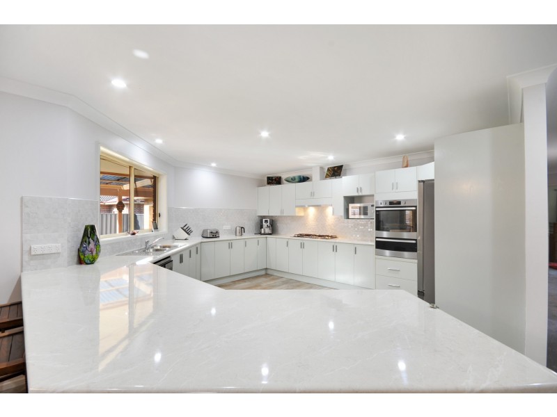 17 Rannoch Drive, West Nowra NSW 2541