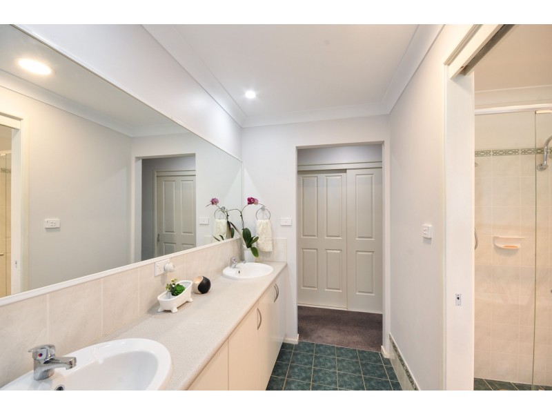 17 Rannoch Drive, West Nowra NSW 2541