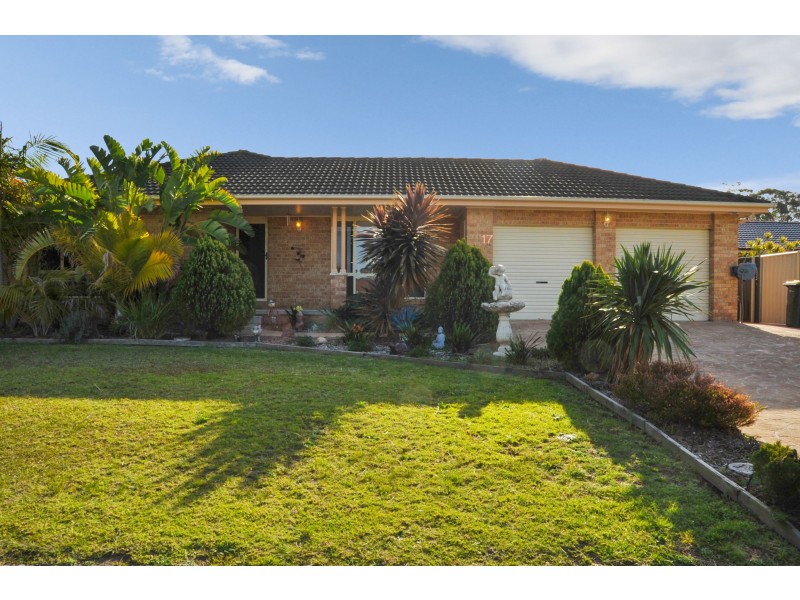 17 Rannoch Drive, West Nowra NSW 2541