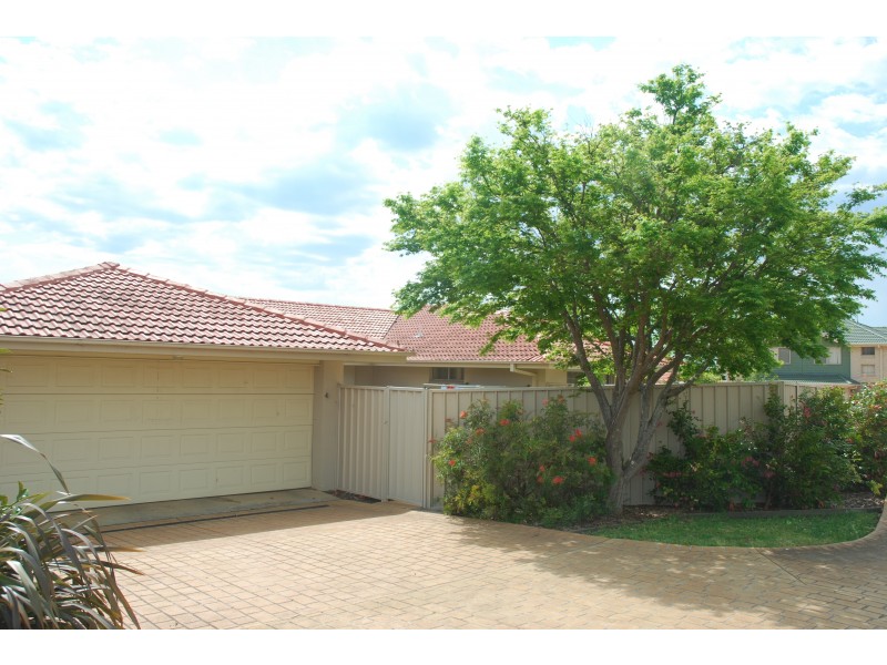 4/8 Meroo Road, Bomaderry NSW 2541