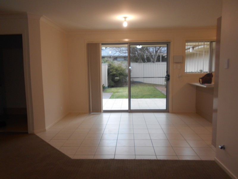 4/8 Meroo Road, Bomaderry NSW 2541