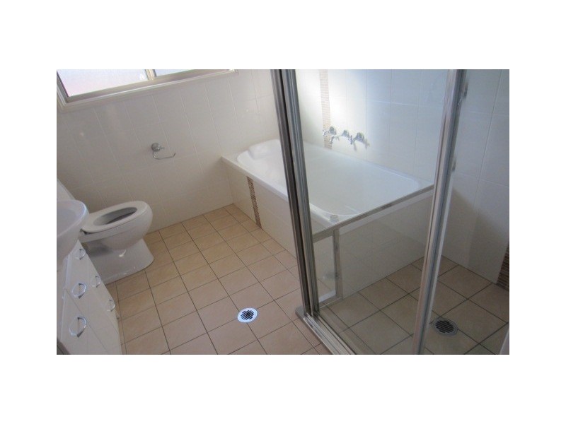 9/8 Meroo Road, Bomaderry NSW 2541