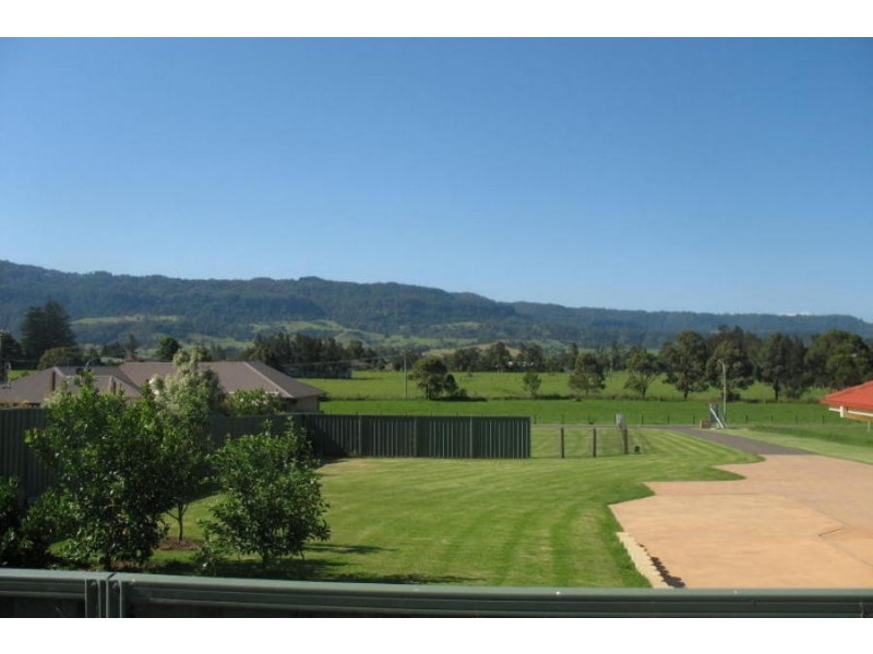 9/8 Meroo Road, Bomaderry NSW 2541