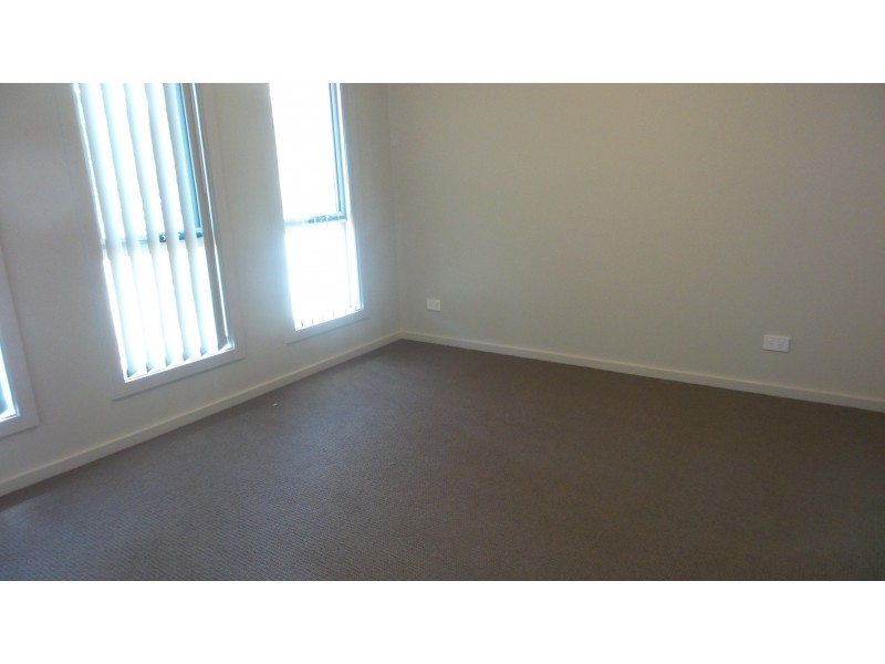 16A Yeovil Drive, Bomaderry NSW 2541