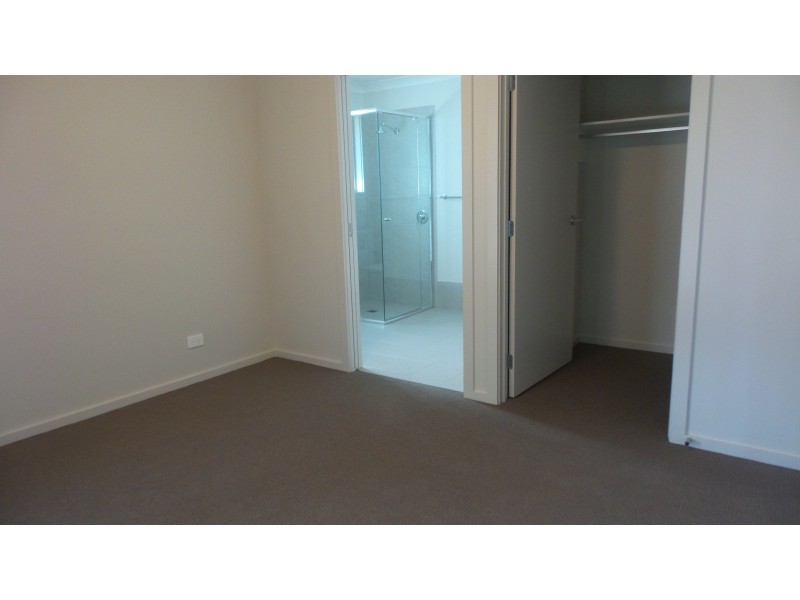16A Yeovil Drive, Bomaderry NSW 2541