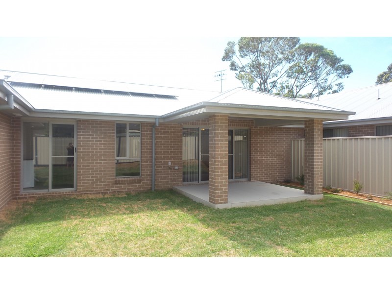 16A Yeovil Drive, Bomaderry NSW 2541