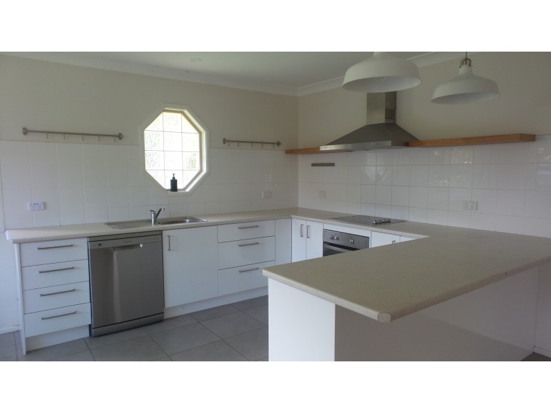 5 Katela Avenue, Bomaderry NSW 2541