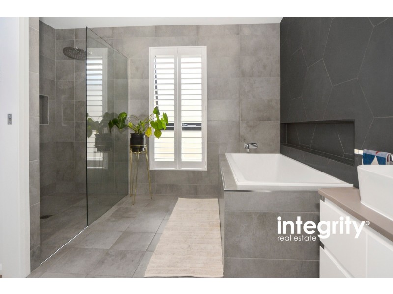 16 Alata Crescent, South Nowra NSW 2541