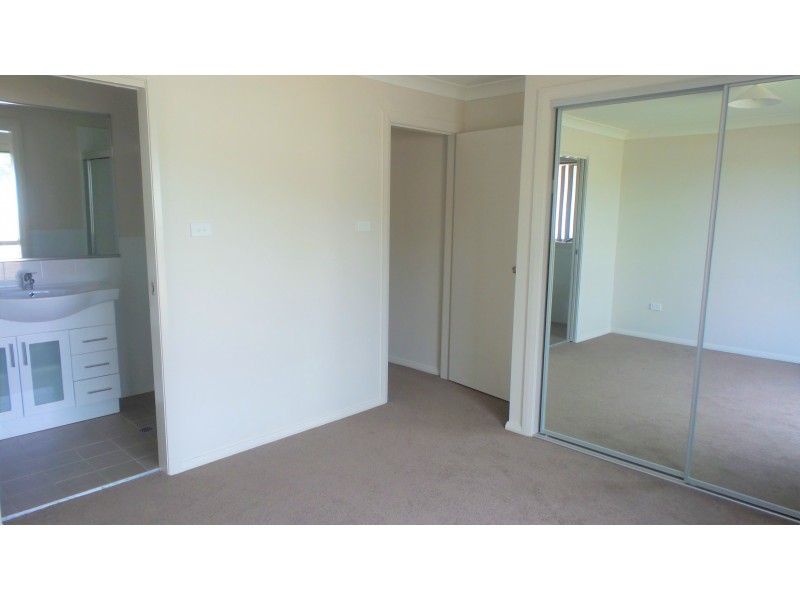 4/11 Hawthorne, Nowra NSW 2541