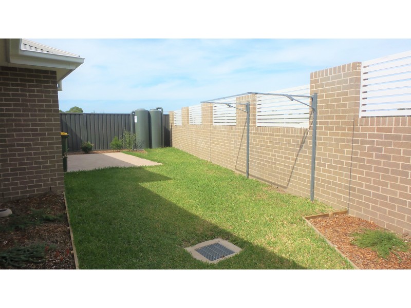 4/11 Hawthorne, Nowra NSW 2541