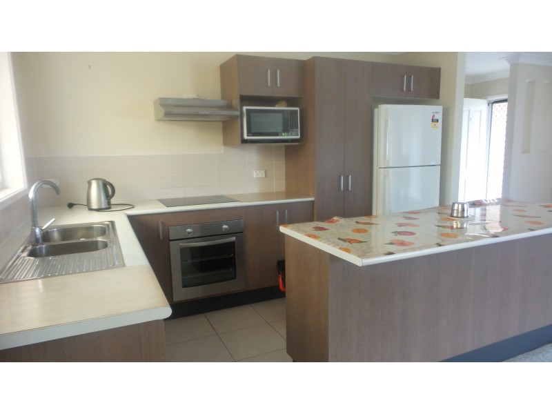 2/20 Lightwood Drive, West Nowra NSW 2541