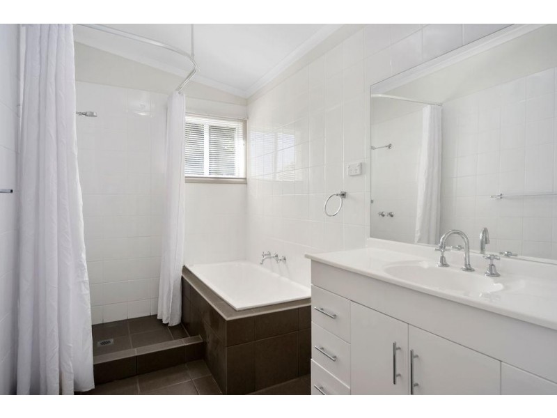 2 Gould Avenue, Nowra NSW 2541