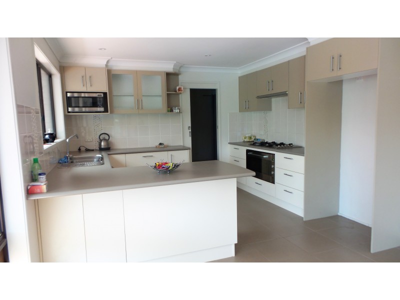 5 Amber Place, Bomaderry NSW 2541