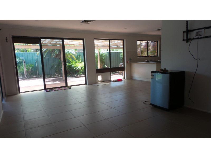 5 Amber Place, Bomaderry NSW 2541