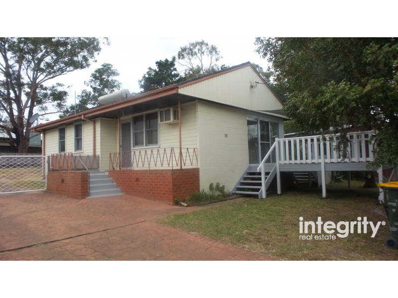 30 Sampson Crescent, Bomaderry NSW 2541