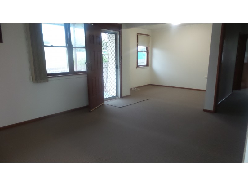 30 Sampson Crescent, Bomaderry NSW 2541