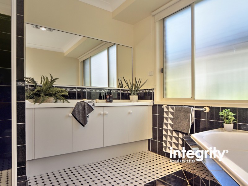 1 Rosewood Close, Nowra NSW 2541